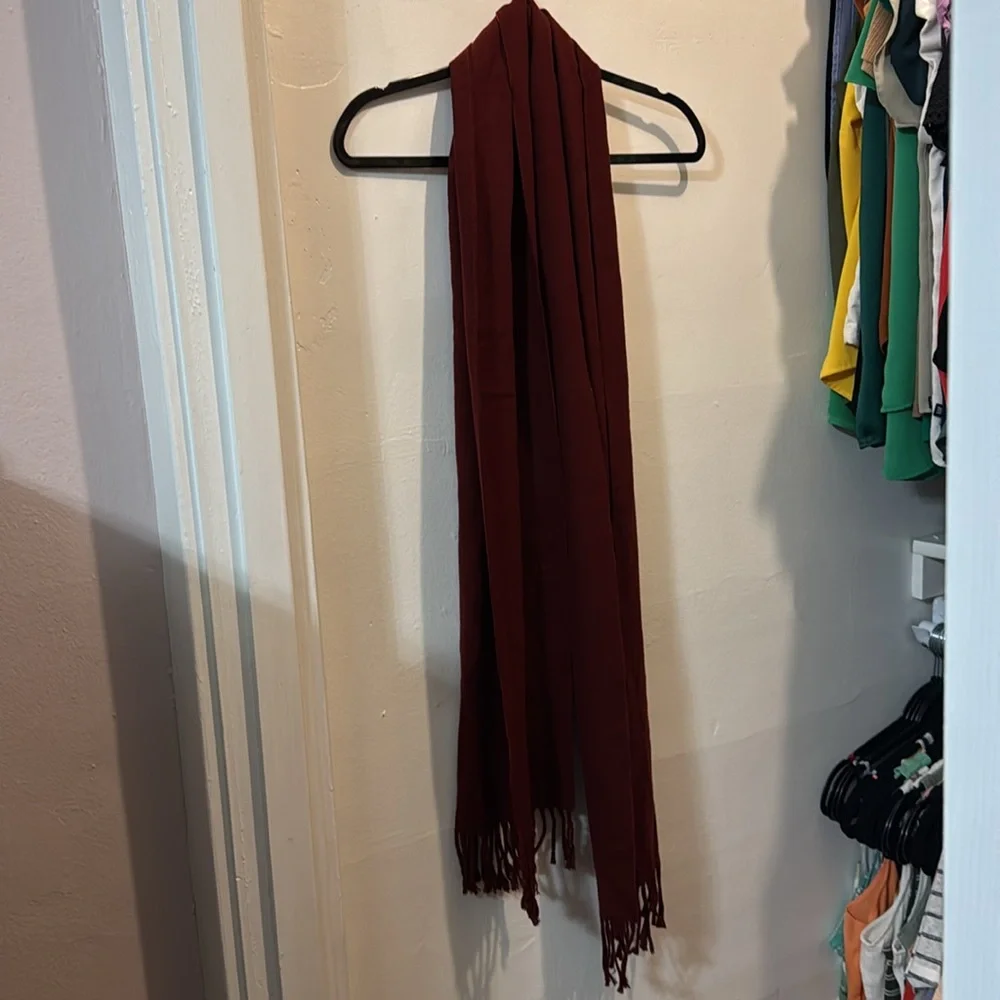 Stewart of Scotland Men’s Bordeaux Maroon Scarf Acrylic & Fringe Trim